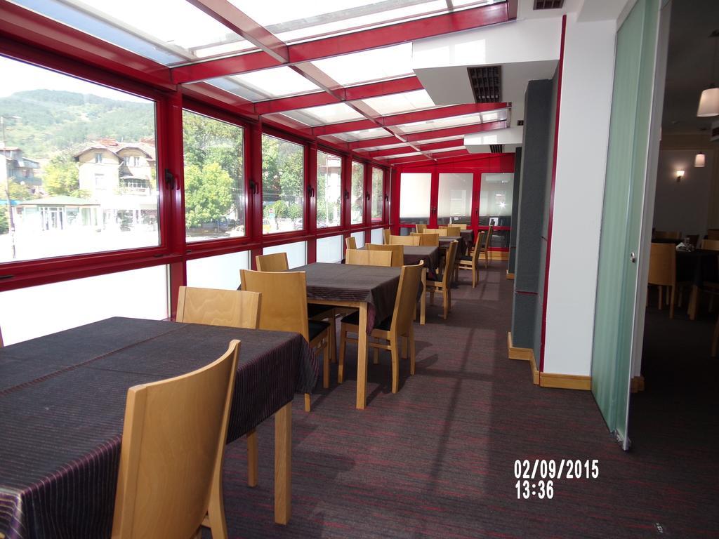 环球大酒店 杜普尼察 外观 照片