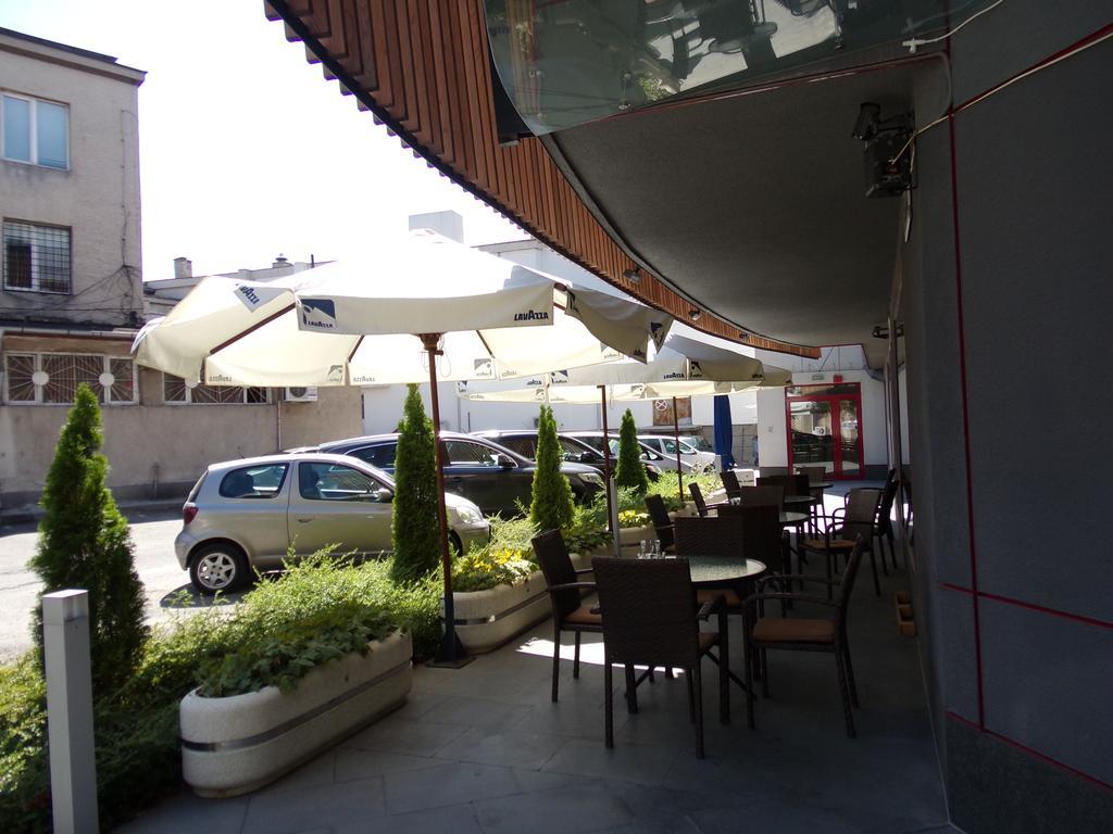 环球大酒店 杜普尼察 外观 照片